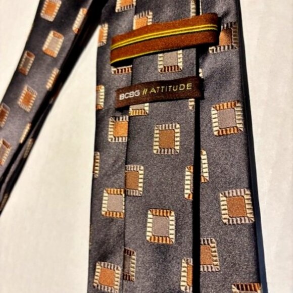 BCBG Attitude Mens Gray Brown Squares Necktie 100% Imported Silk Hand Sewn 56' - Picture 3 of 4